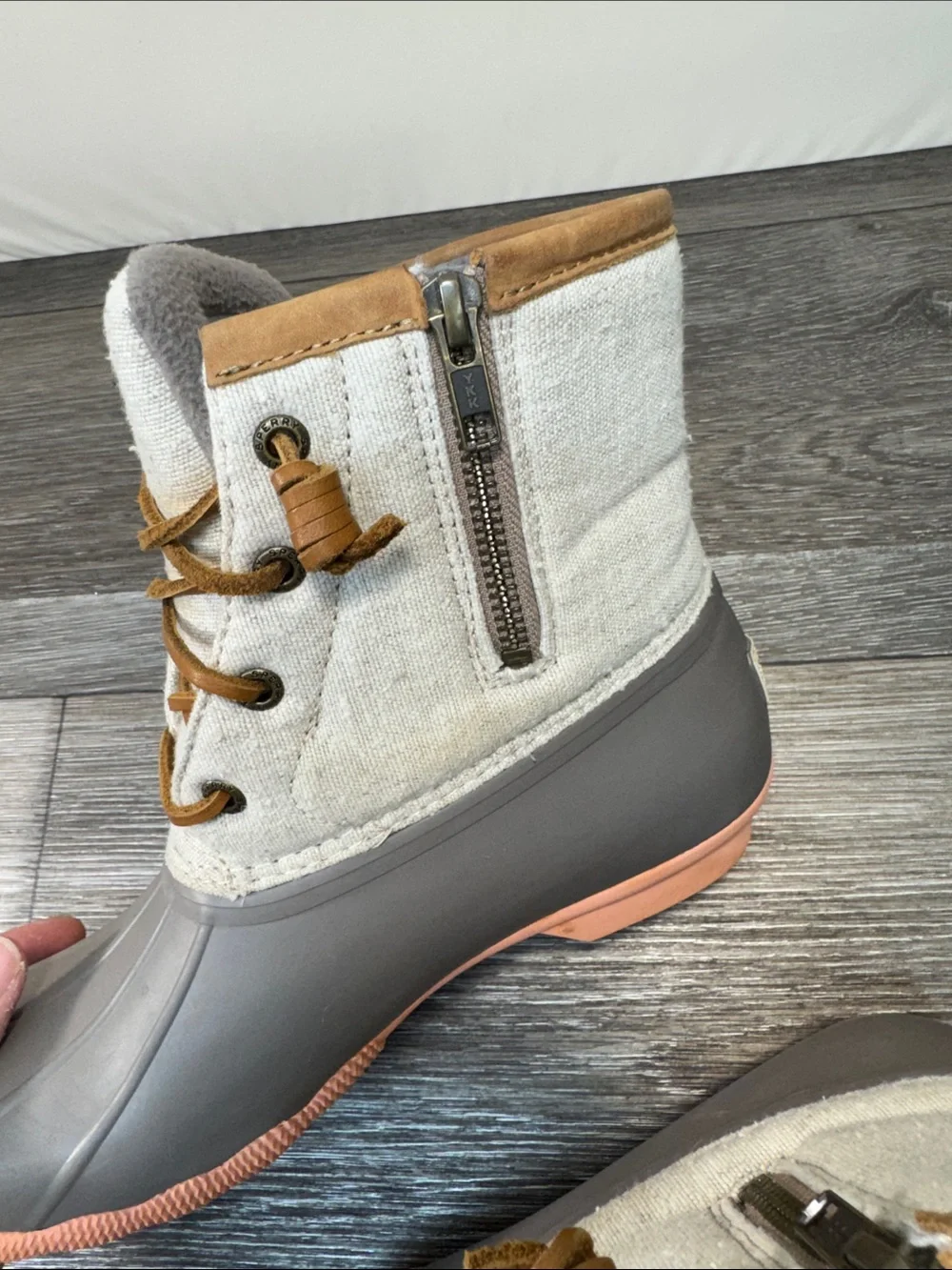 Sperry Women's Gray and Pink Lace-Up Waterproof Duck Boots woman’s SZ 8 (h75)
